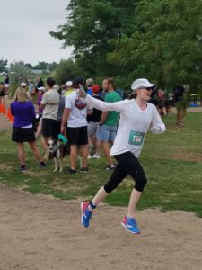 author running giving thumbs up